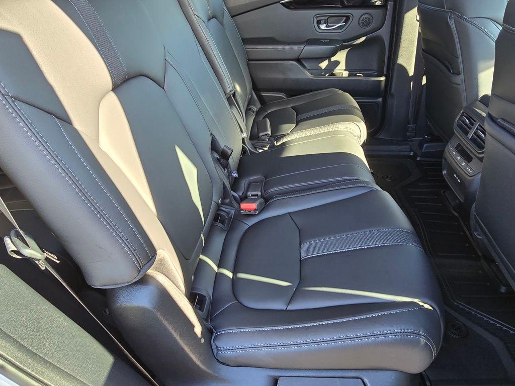 new 2025 Honda Pilot car, priced at $48,180