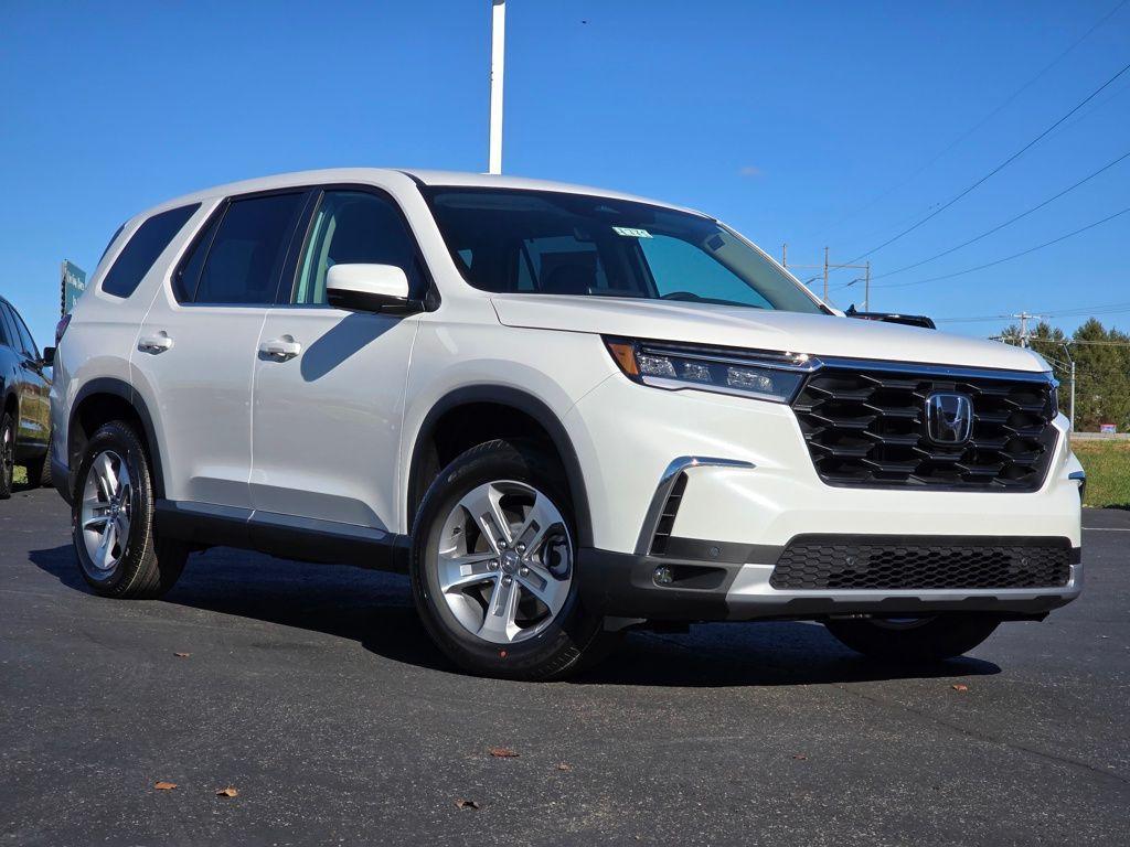 new 2025 Honda Pilot car, priced at $48,180