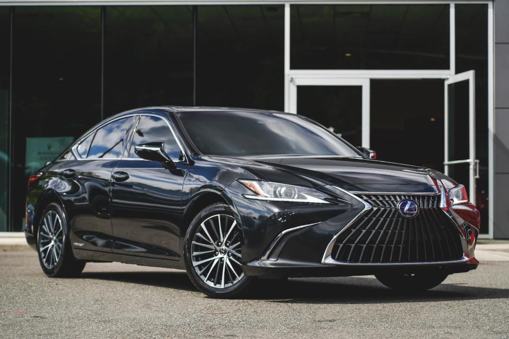 used 2022 Lexus ES 300h car