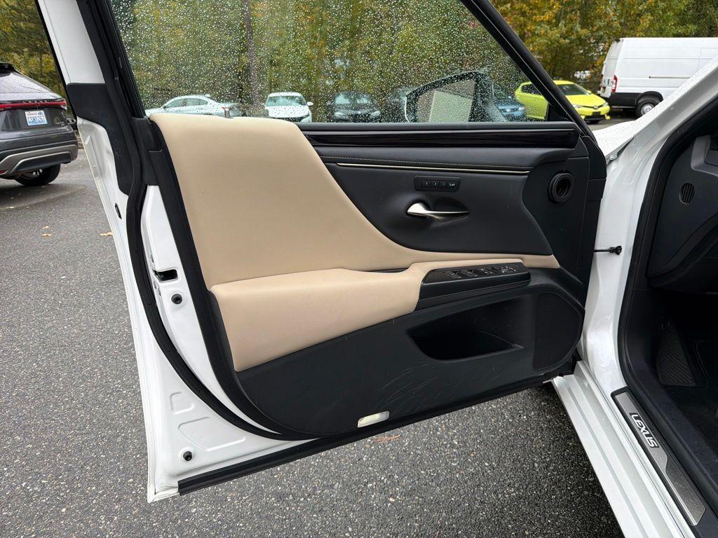 used 2021 Lexus ES 350 car, priced at $32,200