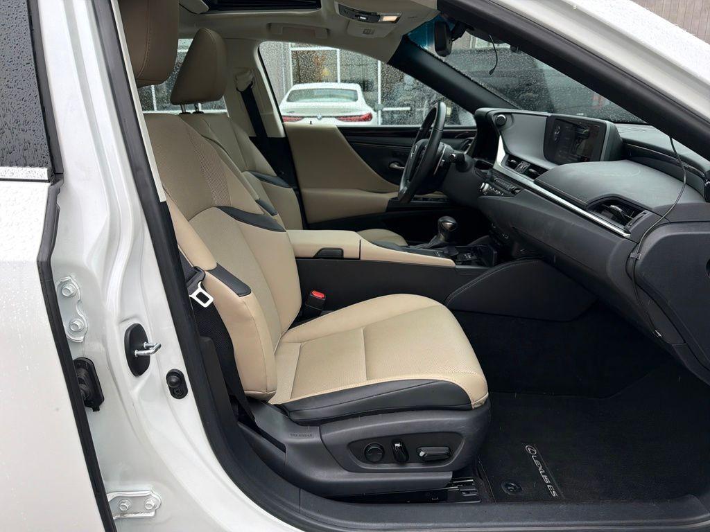 used 2021 Lexus ES 350 car, priced at $32,200