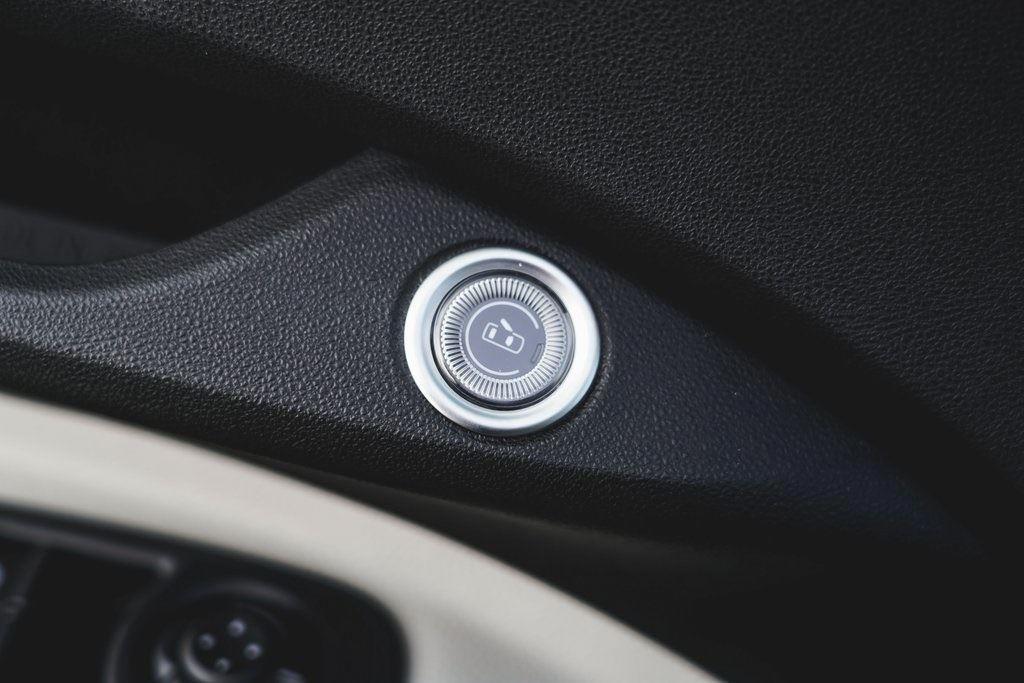 new 2024 FIAT 500e car, priced at $37,595
