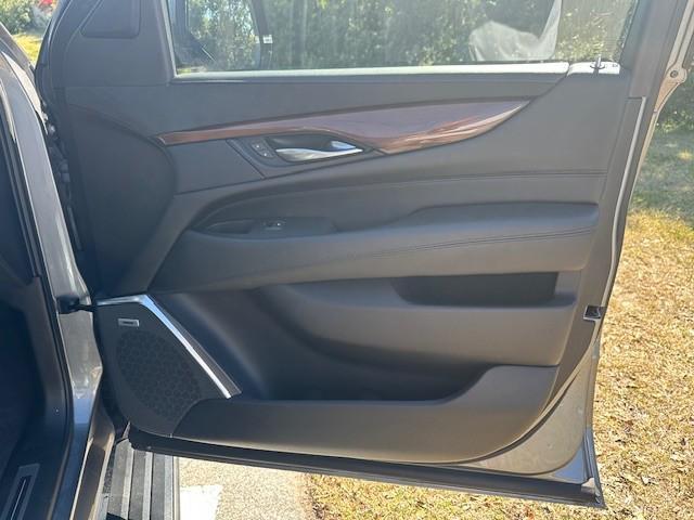 used 2020 Cadillac Escalade ESV car, priced at $42,388