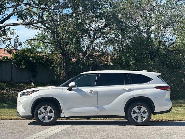 used 2021 Toyota Highlander car, priced at $27,777