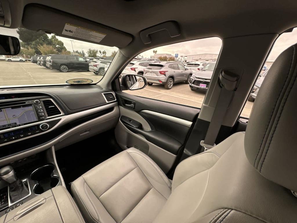 used 2019 Toyota Highlander car, priced at $27,499