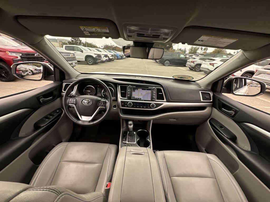 used 2019 Toyota Highlander car, priced at $27,499