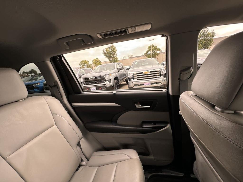 used 2019 Toyota Highlander car, priced at $27,499