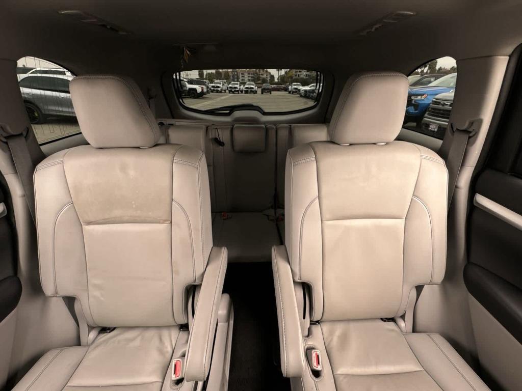 used 2019 Toyota Highlander car, priced at $27,499