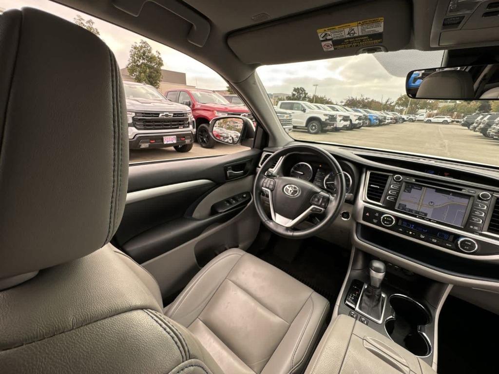 used 2019 Toyota Highlander car, priced at $27,499