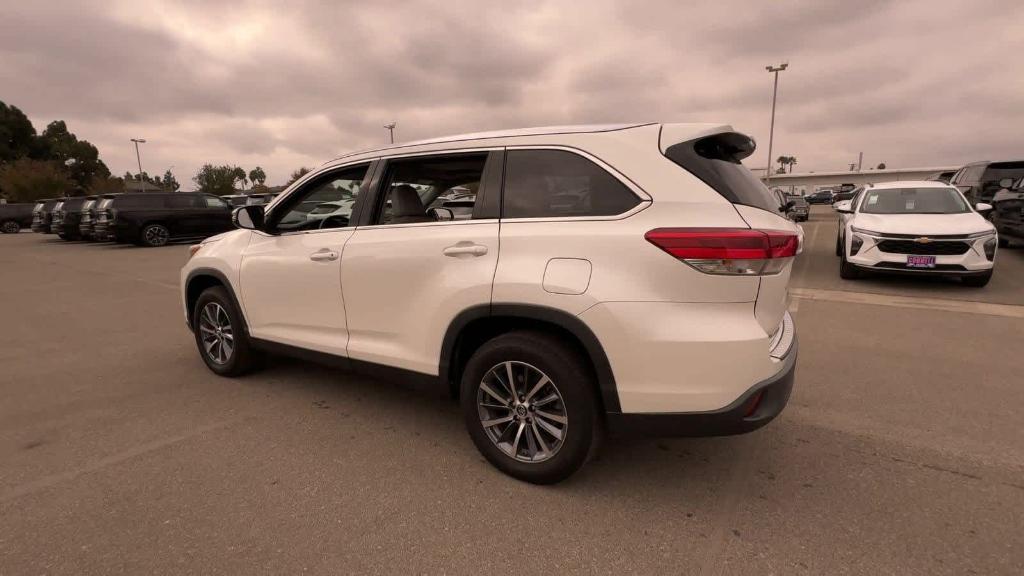 used 2019 Toyota Highlander car, priced at $27,499