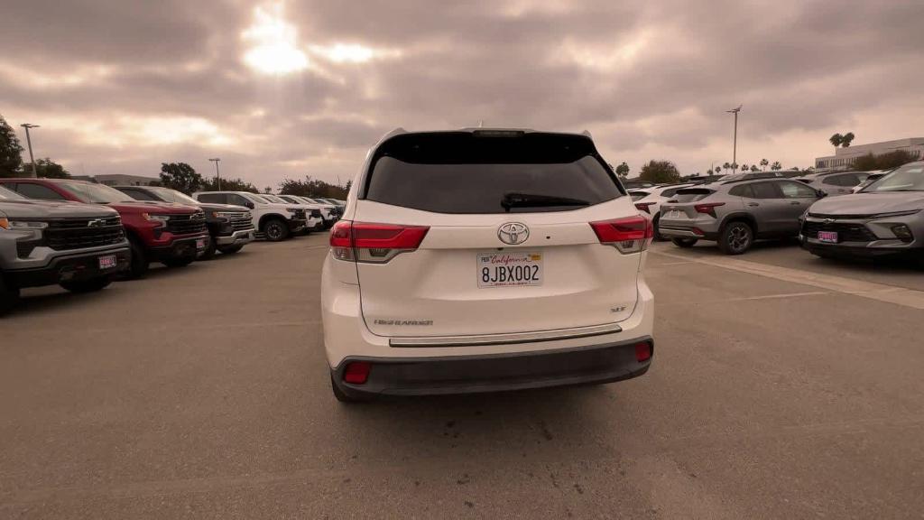 used 2019 Toyota Highlander car, priced at $27,499