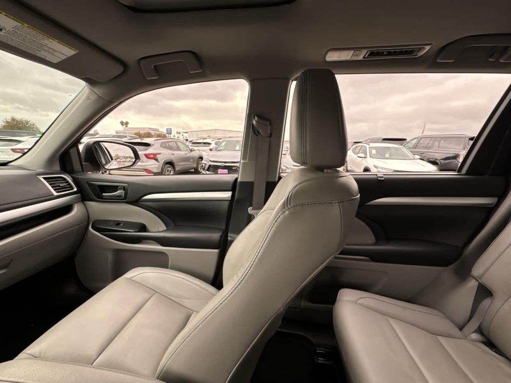 used 2019 Toyota Highlander car, priced at $27,499