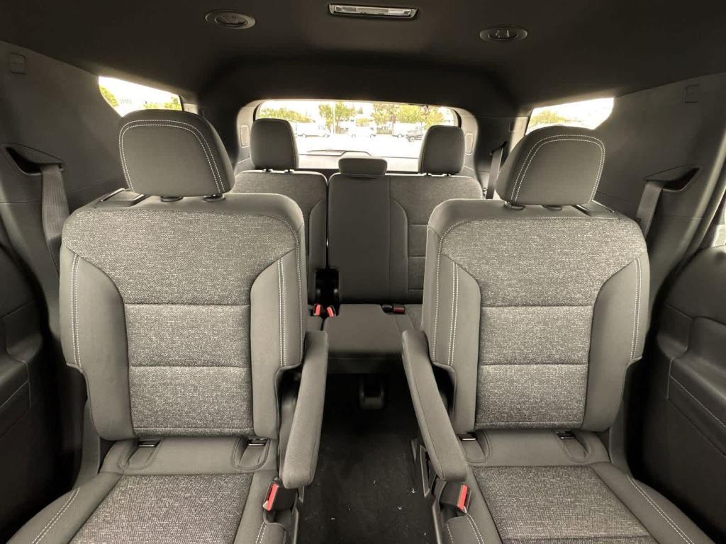 new 2025 Chevrolet Traverse car, priced at $42,393
