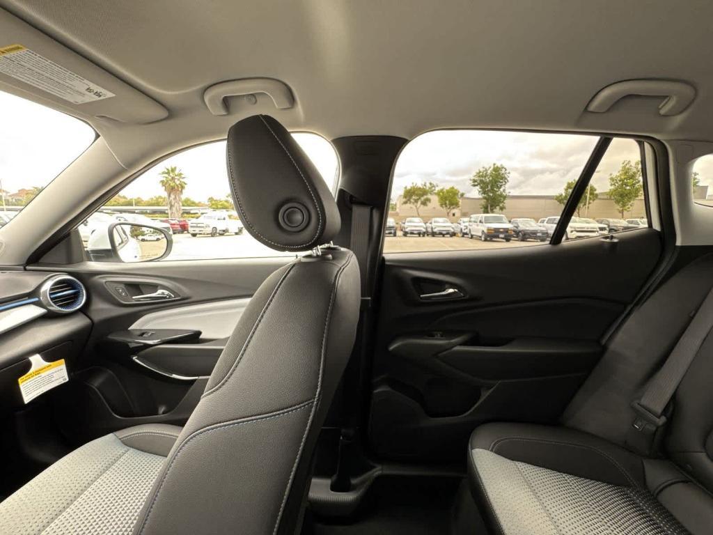 new 2025 Chevrolet Trax car