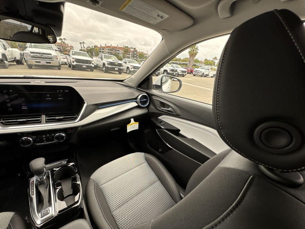 new 2025 Chevrolet Trax car