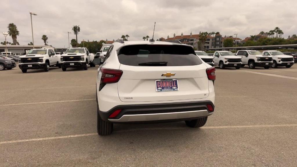 new 2025 Chevrolet Trax car