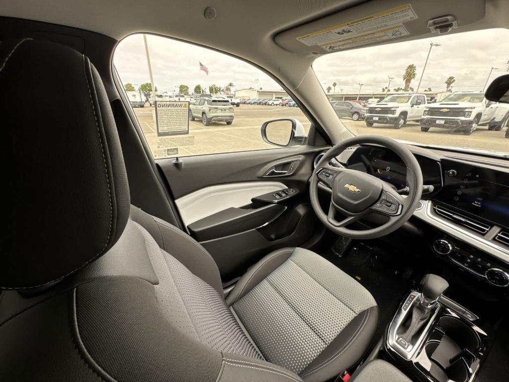 new 2025 Chevrolet Trax car