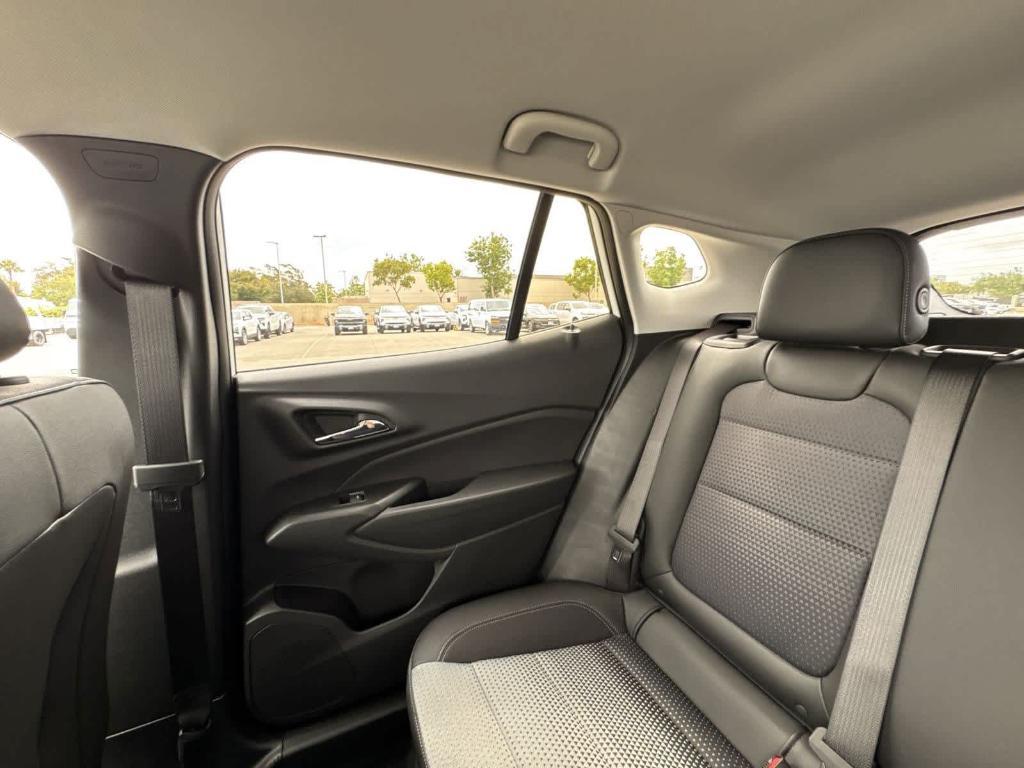 new 2025 Chevrolet Trax car