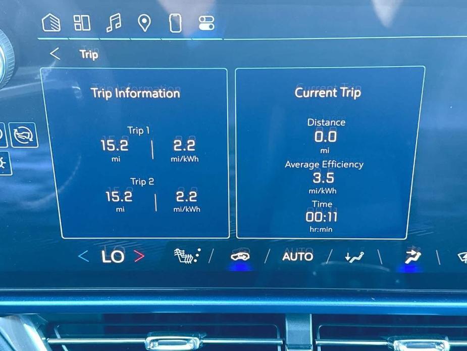 new 2025 Chevrolet Equinox EV car, priced at $39,489