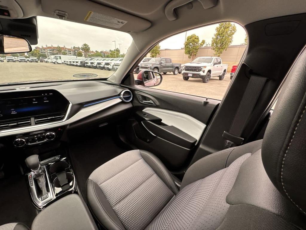 new 2025 Chevrolet Trax car, priced at $24,198