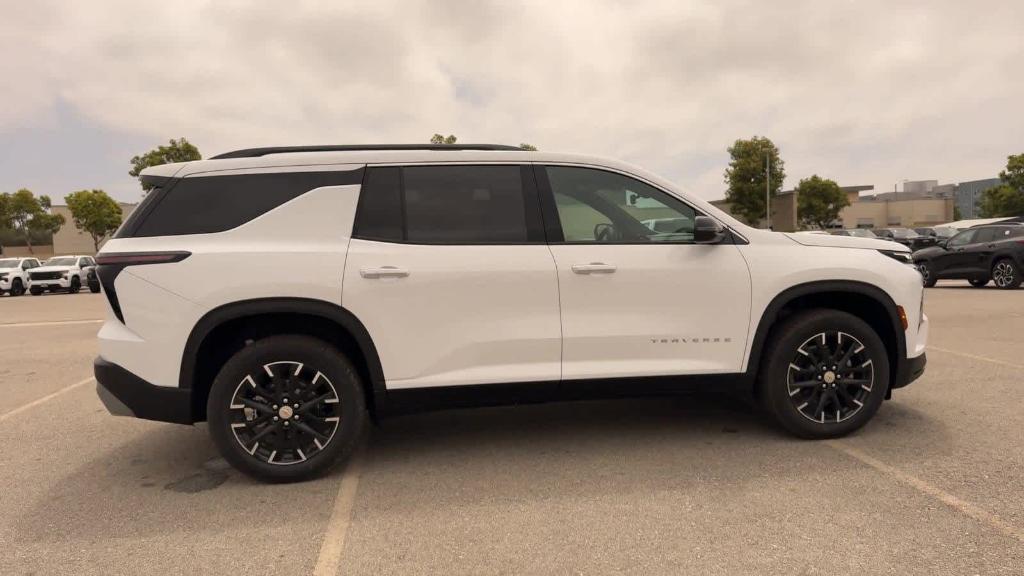 new 2025 Chevrolet Traverse car, priced at $44,893