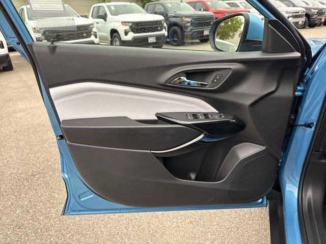 new 2025 Chevrolet Trax car, priced at $25,085