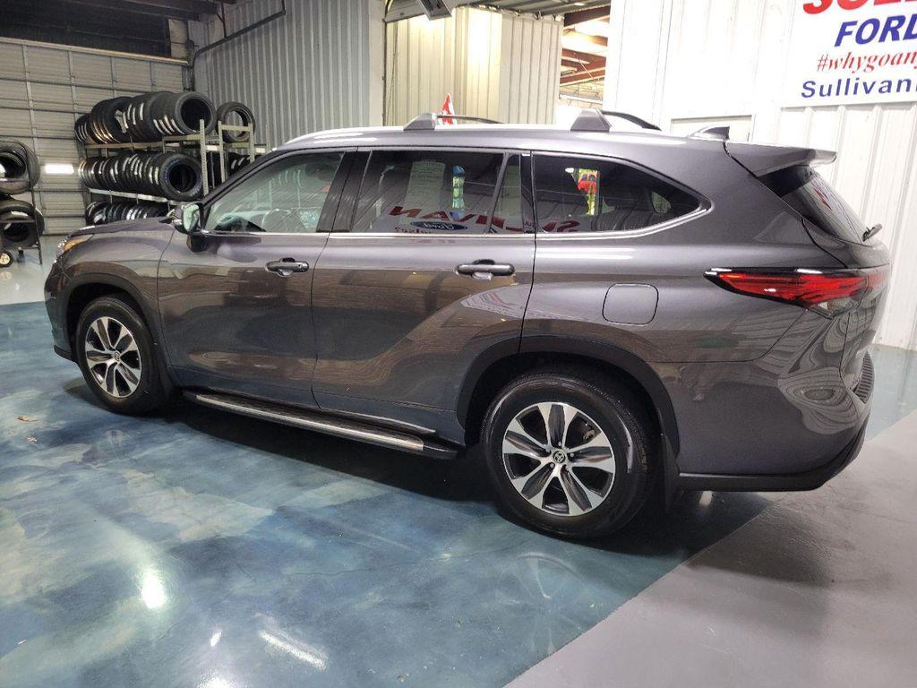 used 2022 Toyota Highlander Hybrid car, priced at $35,500