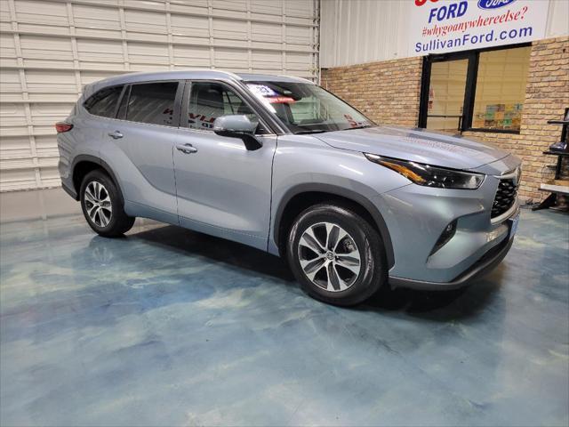 used 2023 Toyota Highlander car, priced at $37,990