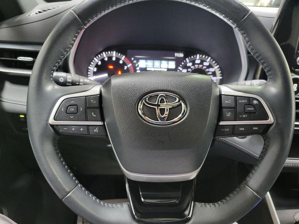 used 2023 Toyota Highlander car, priced at $39,990