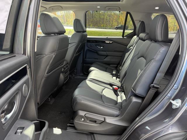 new 2025 Honda Pilot car, priced at $48,595
