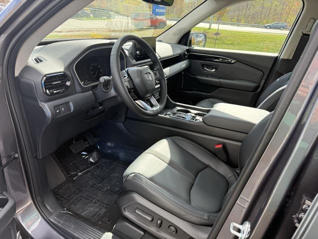 new 2025 Honda Pilot car, priced at $48,595