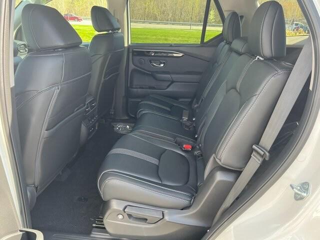 new 2025 Honda Pilot car, priced at $45,200