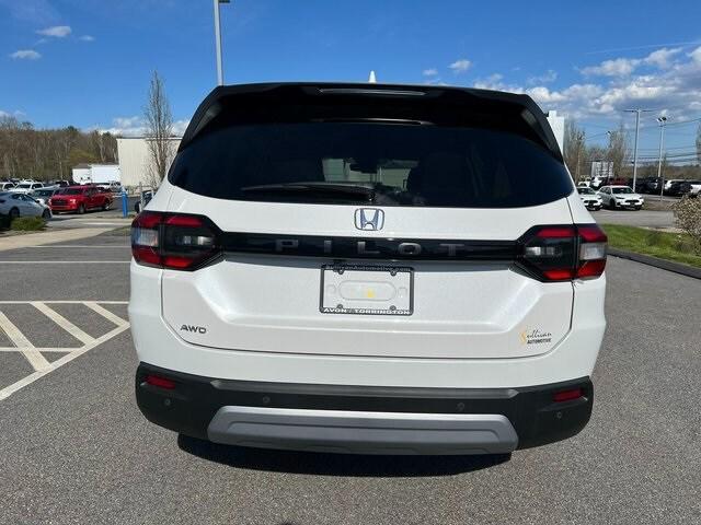 new 2025 Honda Pilot car, priced at $45,200