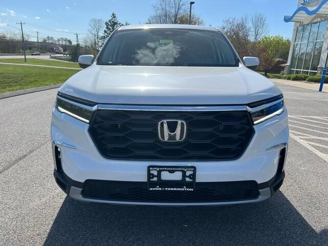new 2025 Honda Pilot car, priced at $45,200