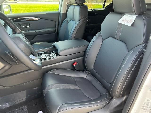 new 2025 Honda Pilot car, priced at $45,200