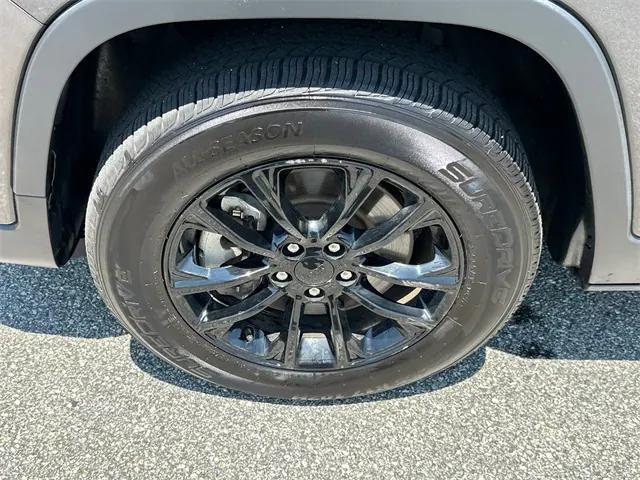 used 2023 Jeep Cherokee car, priced at $22,991