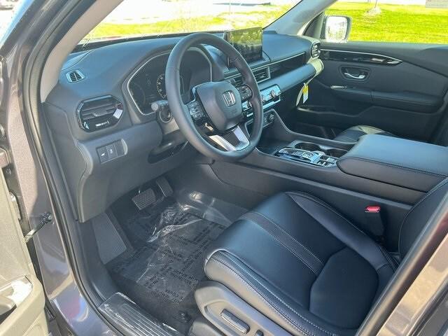 new 2025 Honda Pilot car, priced at $46,050