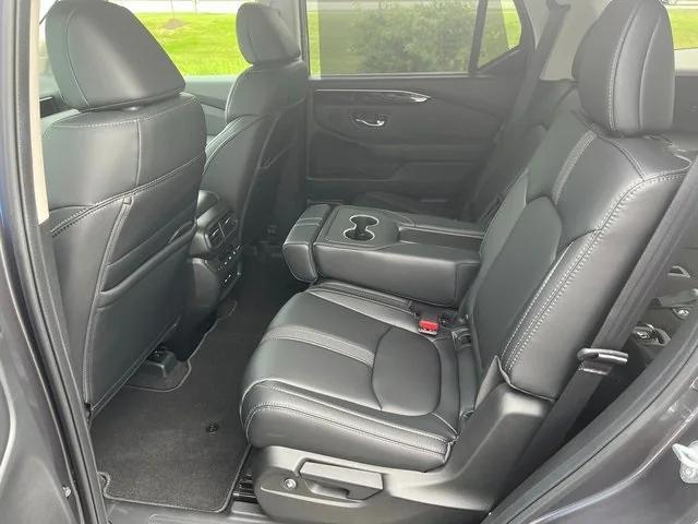 new 2025 Honda Pilot car, priced at $46,050