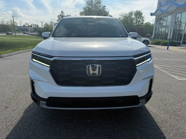 new 2025 Honda Pilot car, priced at $53,235