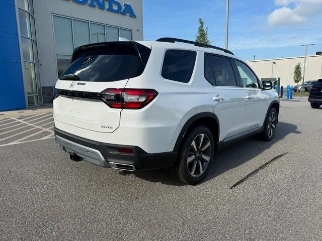 new 2025 Honda Pilot car, priced at $53,235