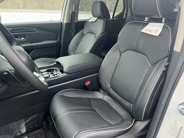 new 2025 Honda Pilot car, priced at $53,235
