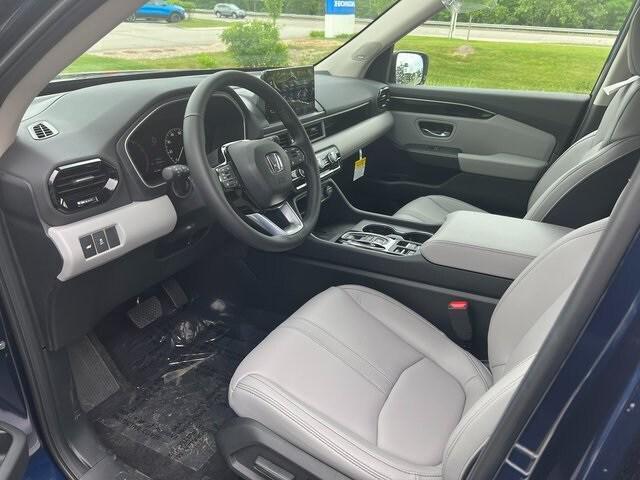 new 2025 Honda Pilot car, priced at $48,745