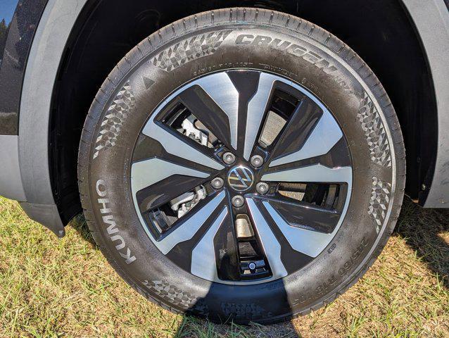 new 2026 Volkswagen Atlas Cross Sport car, priced at $40,781