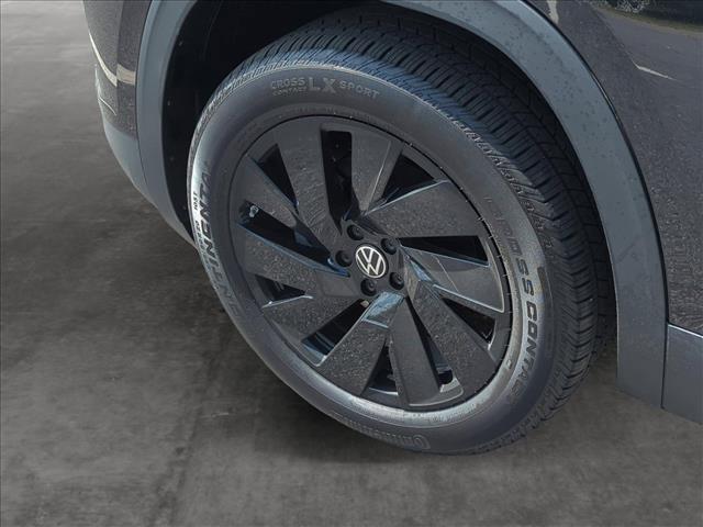 new 2024 Volkswagen Atlas car, priced at $42,929
