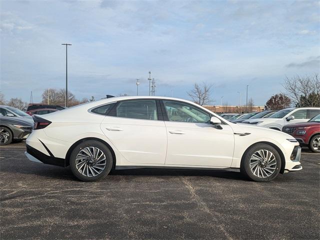 new 2025 Hyundai Sonata Hybrid car, priced at $39,085