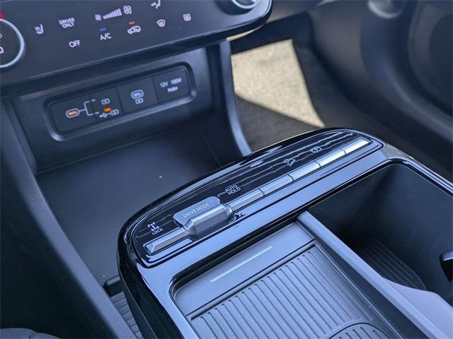 new 2025 Hyundai TUCSON Hybrid car, priced at $32,270