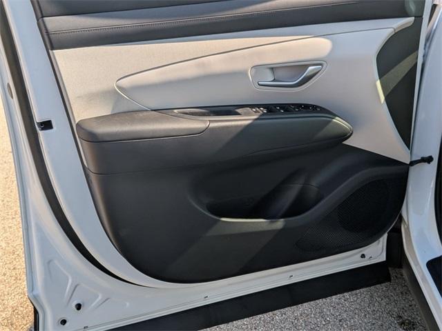 new 2025 Hyundai TUCSON Hybrid car, priced at $33,135