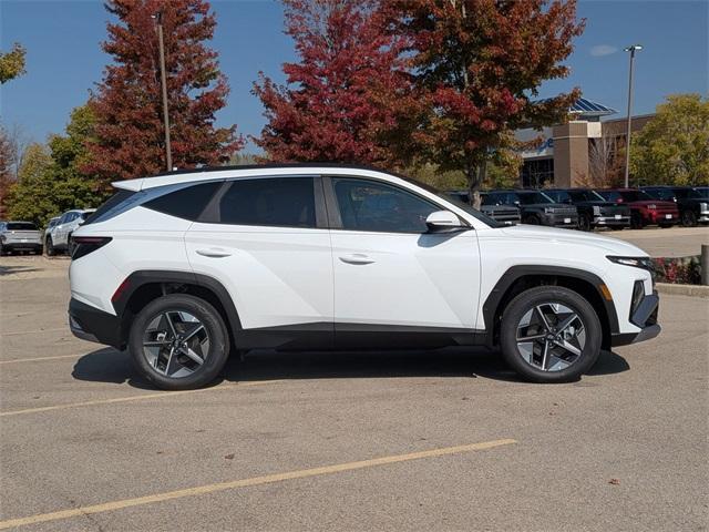 new 2025 Hyundai TUCSON Hybrid car, priced at $33,135
