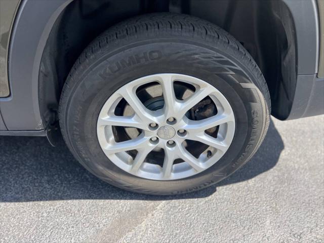 used 2016 Jeep Cherokee car, priced at $6,999