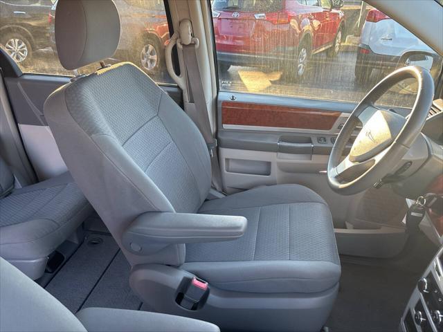 used 2009 Chrysler Town & Country car